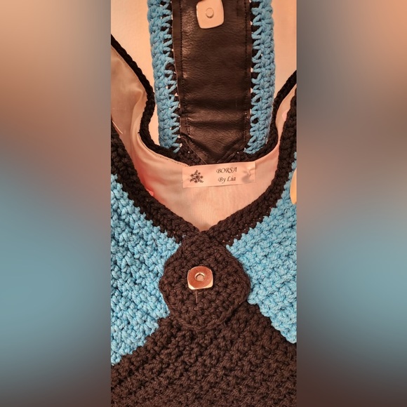 Medium sized blue and black handbag - Picture 3 of 4